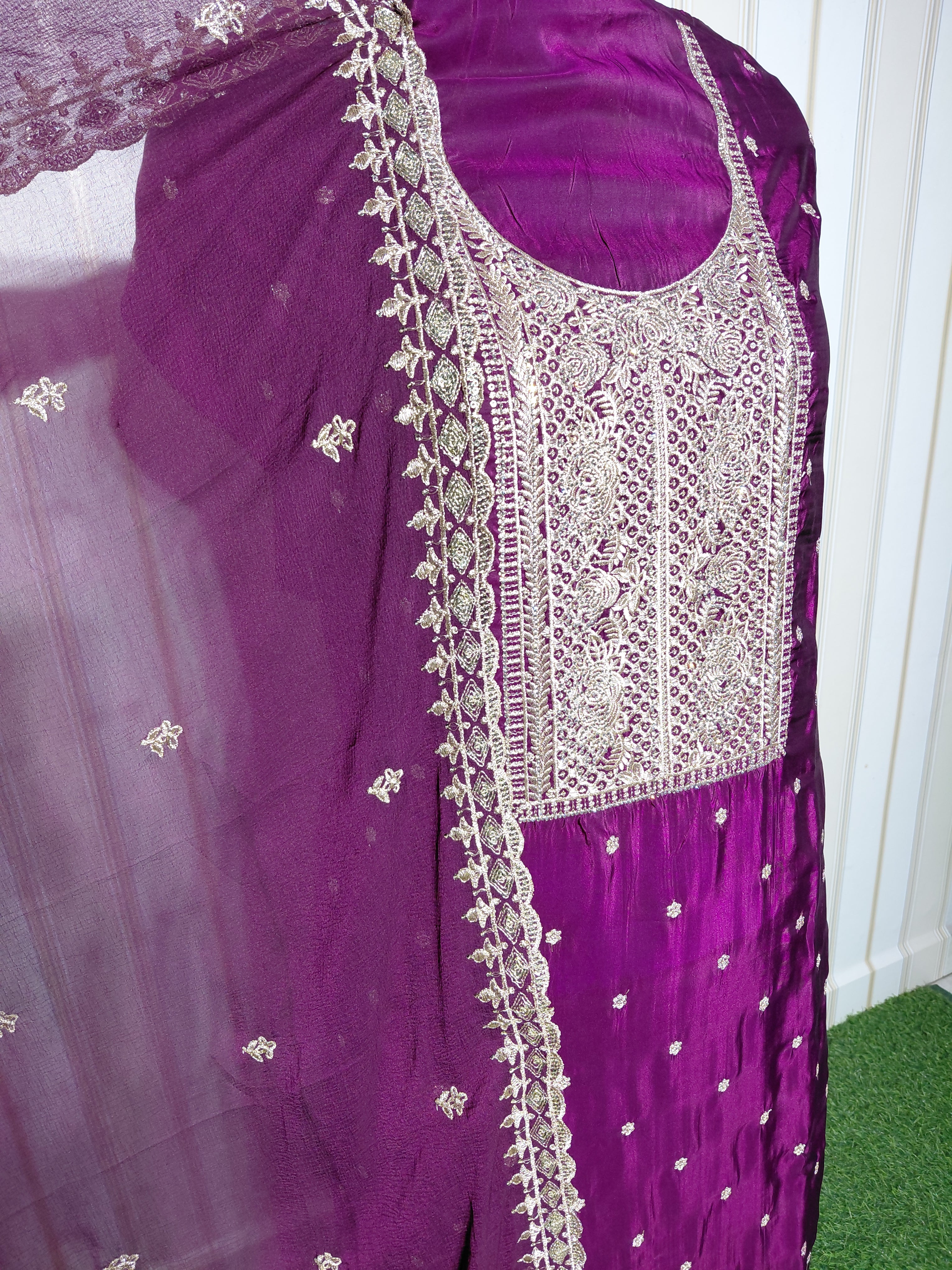 ROYAL PREMIUM GLASS ORGANZA UNSTICHED SUIT