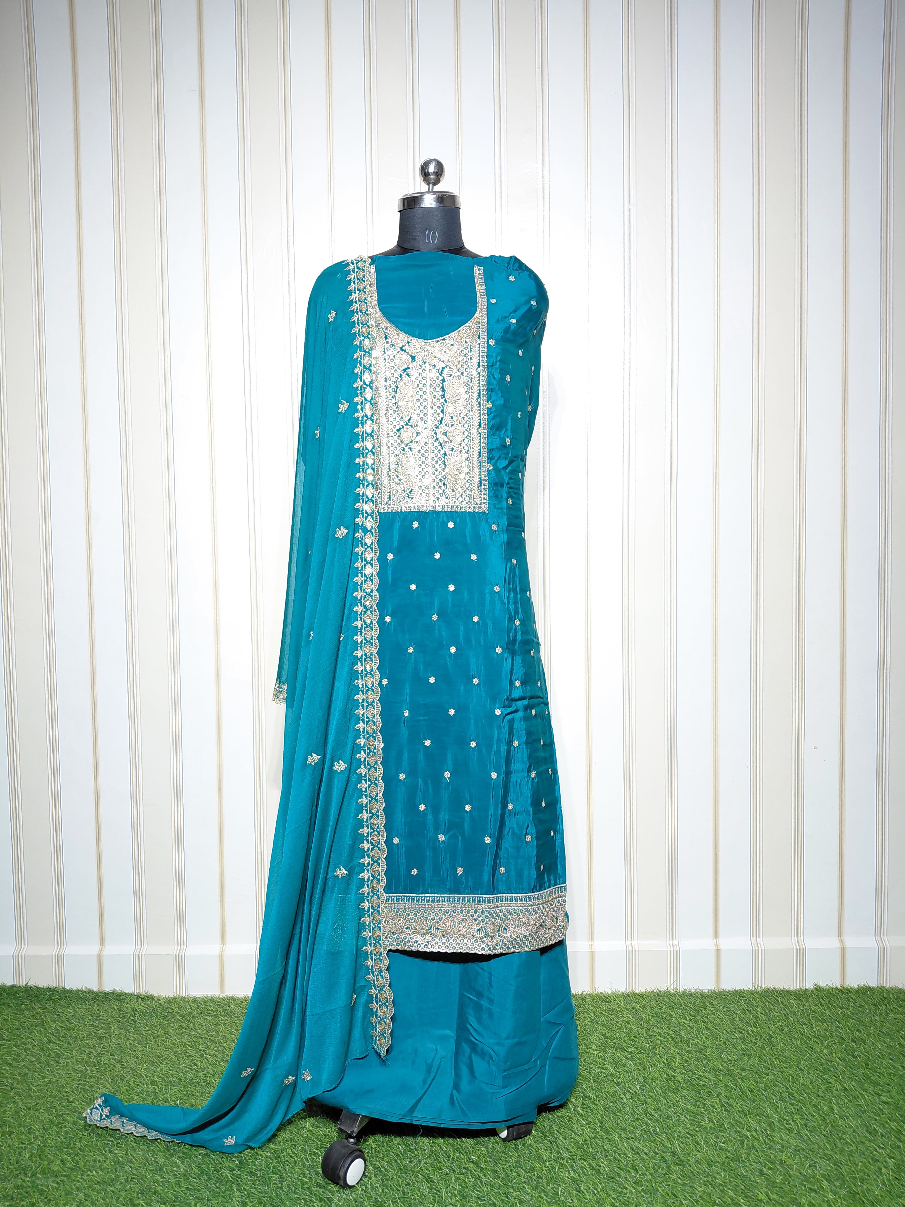 ROYAL PREMIUM GLASS ORGANZA UNSTICHED SUIT