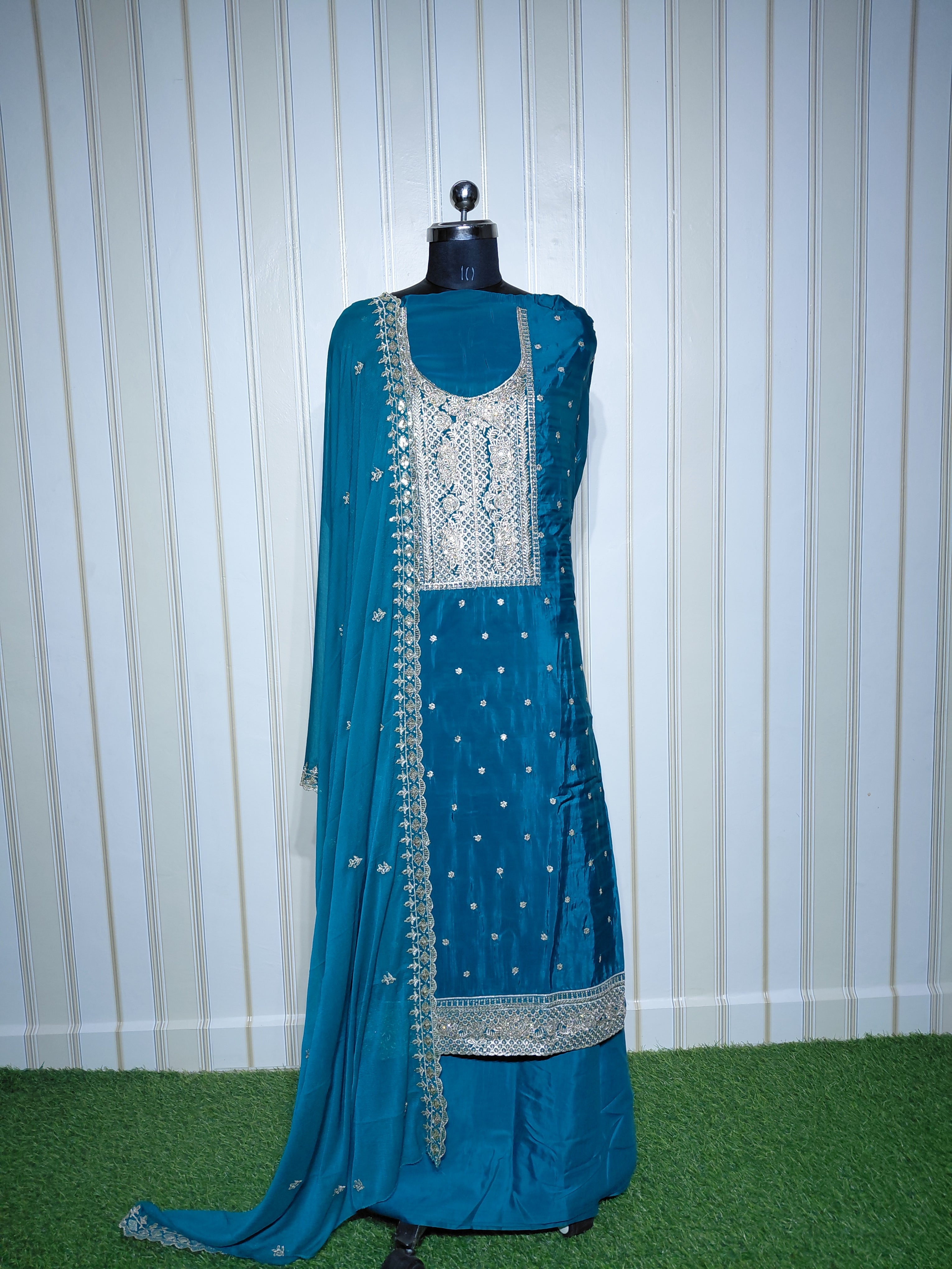 ROYAL PREMIUM GLASS ORGANZA UNSTICHED SUIT