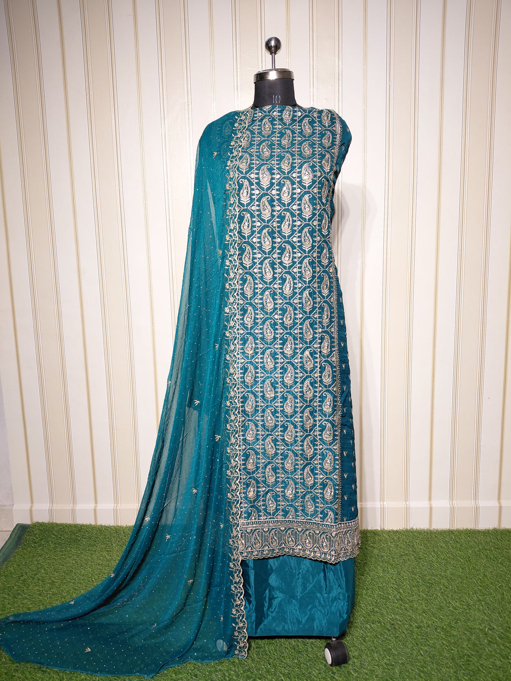 💎 PREMIUM CRUNCHY SILK UNSTITCHED SUIT WITH HEAVY EMBROIDERY WORK & DIAMOND WORK WITH INNER ✨