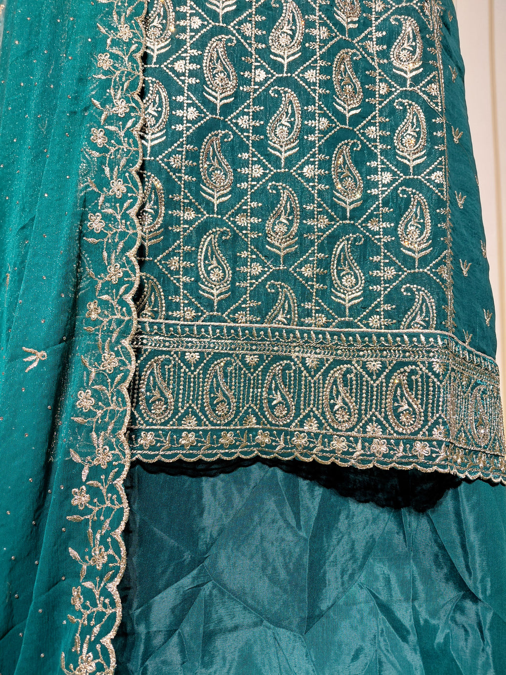 💎 PREMIUM CRUNCHY SILK UNSTITCHED SUIT WITH HEAVY EMBROIDERY WORK & DIAMOND WORK WITH INNER ✨