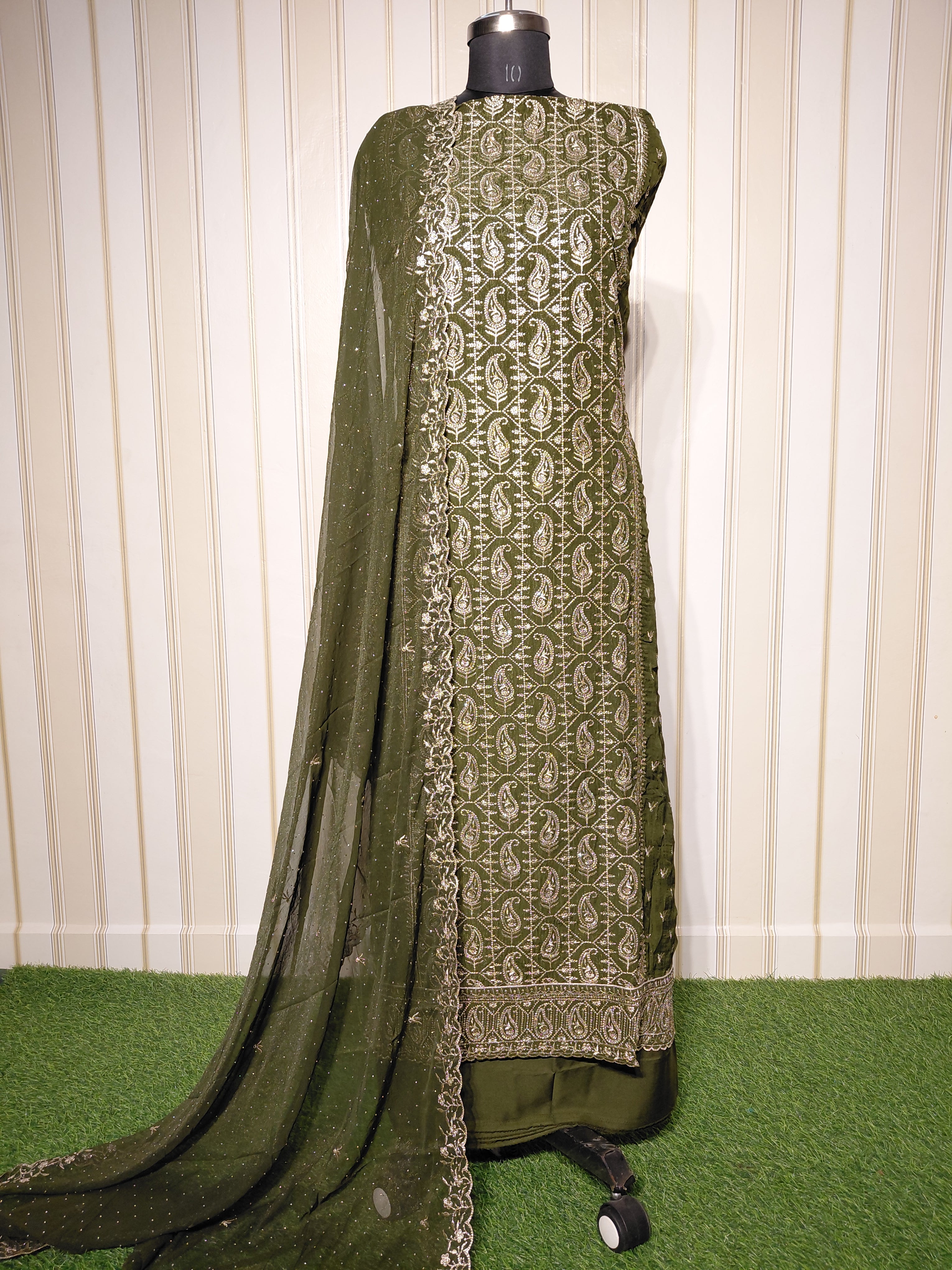 💎 PREMIUM CRUNCHY SILK UNSTITCHED SUIT WITH HEAVY EMBROIDERY WORK & DIAMOND WORK WITH INNER ✨