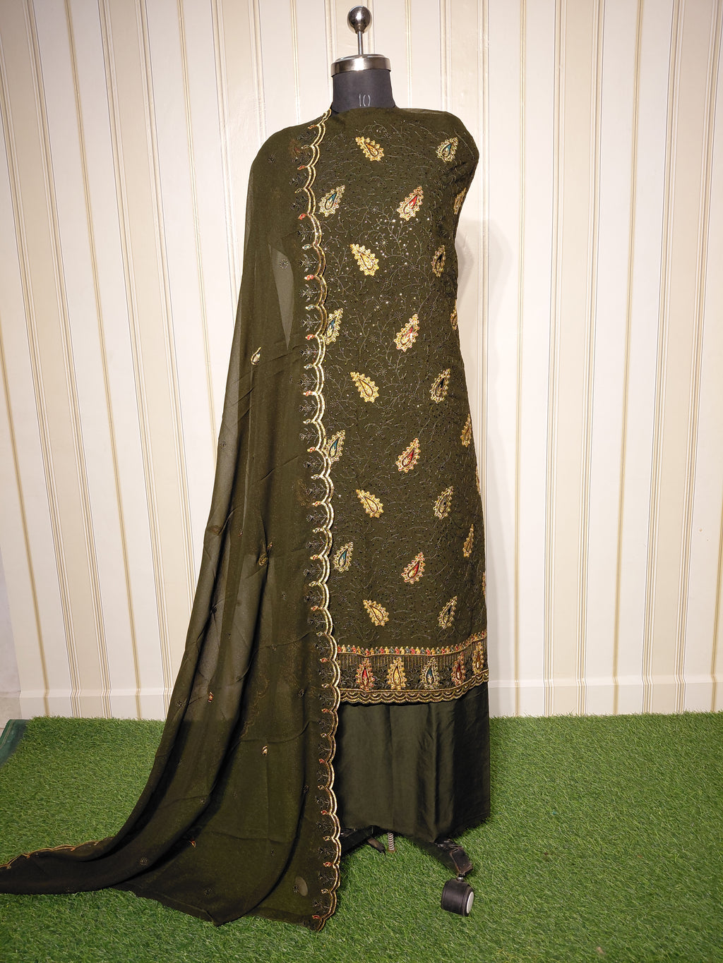 PREMIUM HEAVY STAR GEORGETTE WITH BYUTIFULL SEQUANCE WORK