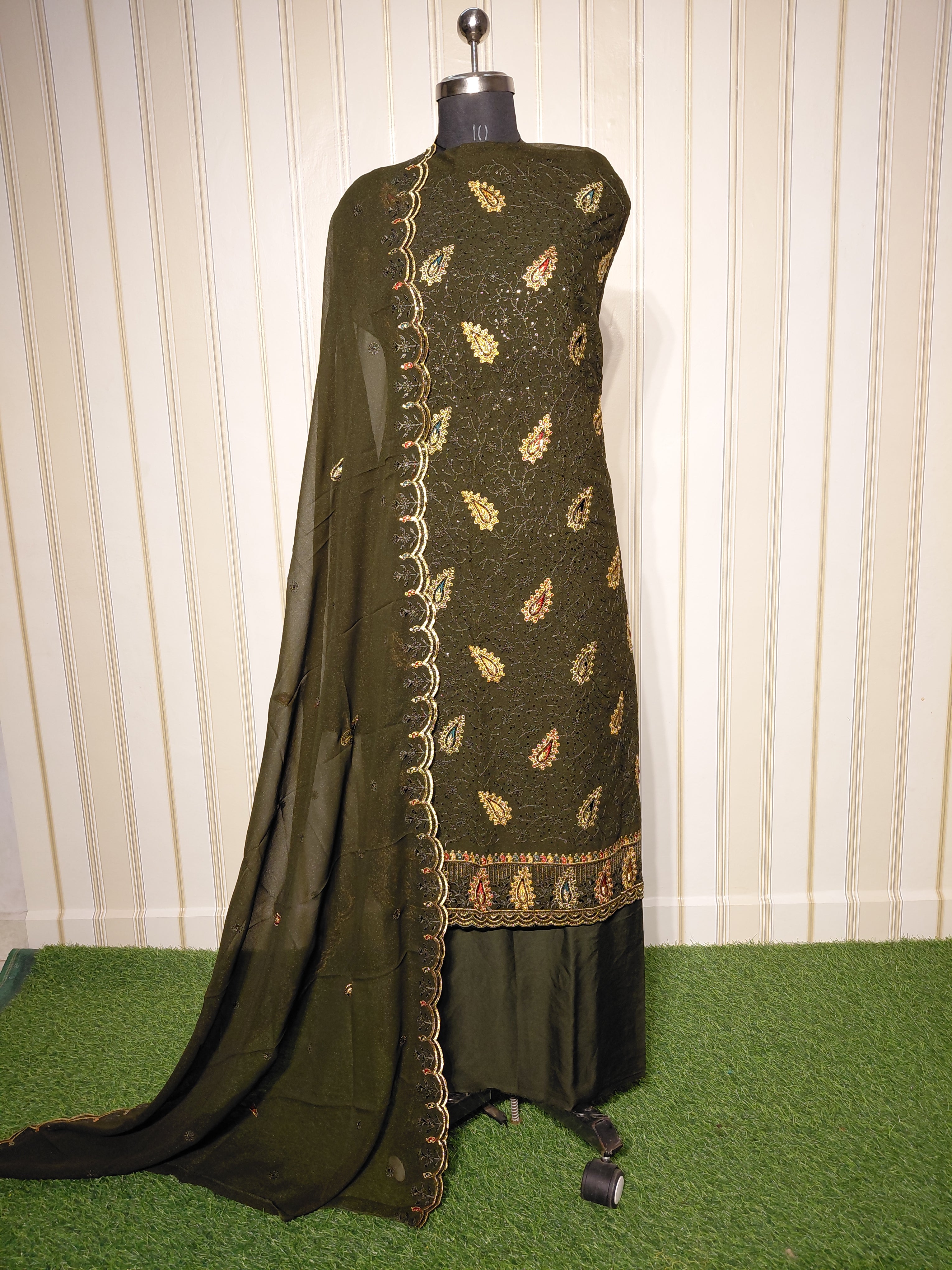PREMIUM HEAVY STAR GEORGETTE WITH BYUTIFULL SEQUANCE WORK