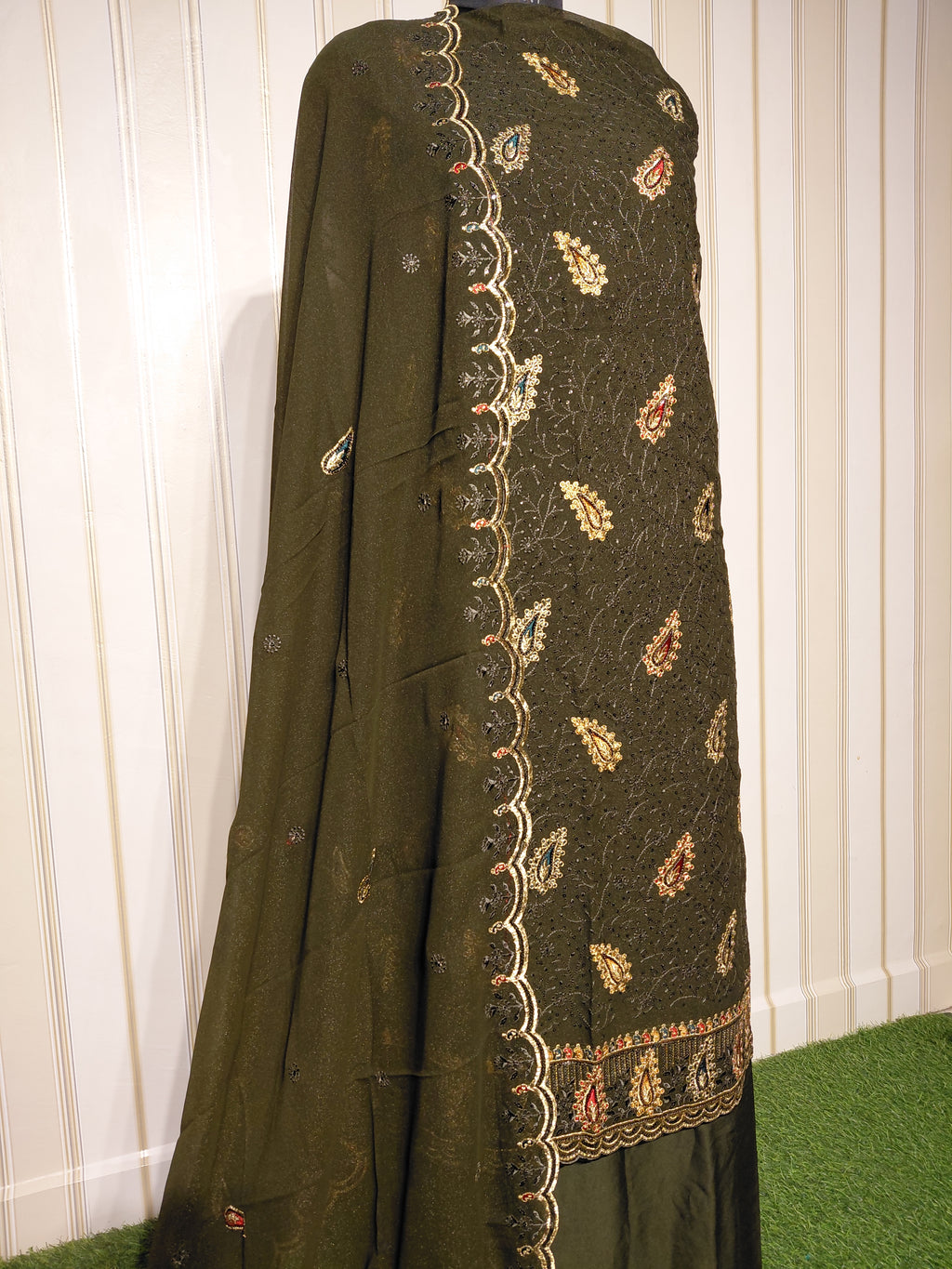 PREMIUM HEAVY STAR GEORGETTE WITH BYUTIFULL SEQUANCE WORK