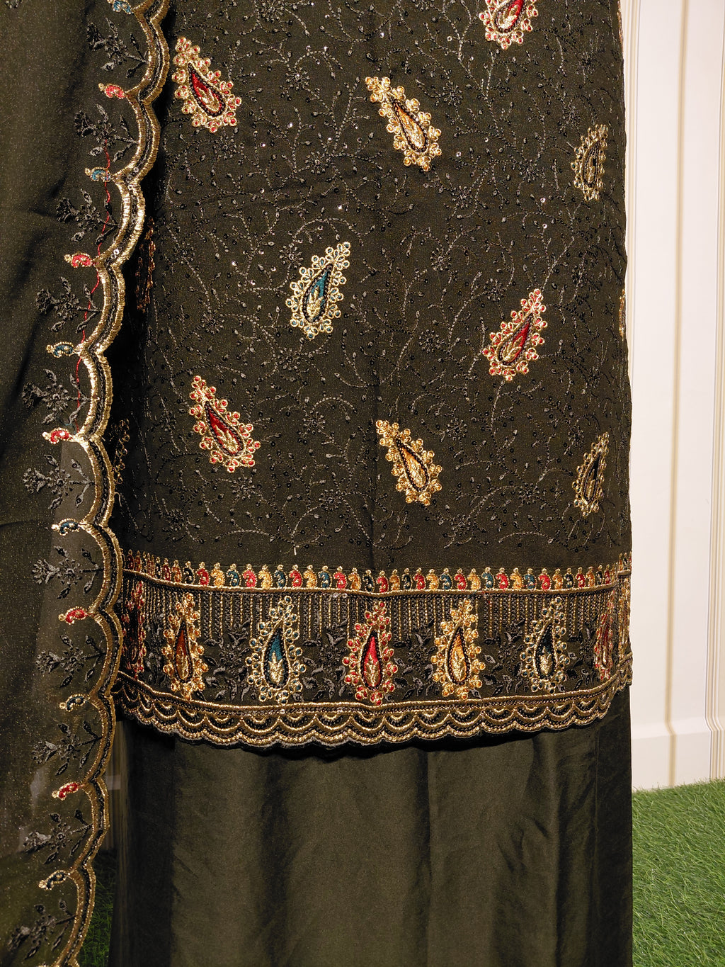 PREMIUM HEAVY STAR GEORGETTE WITH BYUTIFULL SEQUANCE WORK