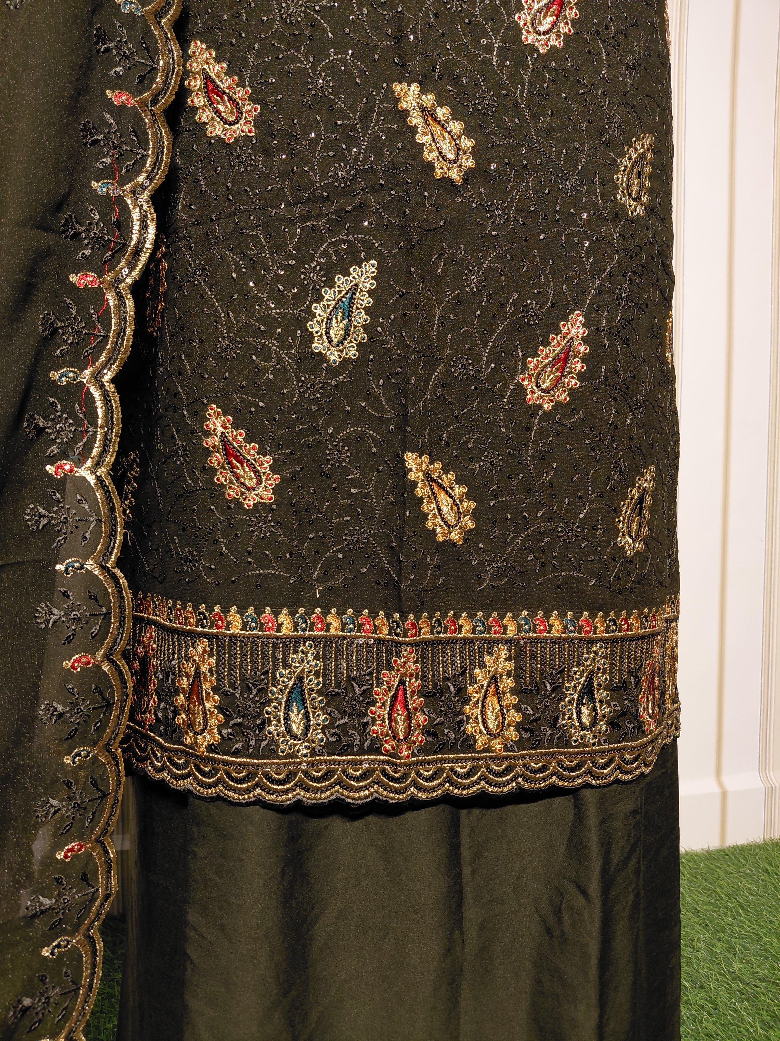 PREMIUM HEAVY STAR GEORGETTE WITH BYUTIFULL SEQUANCE WORK