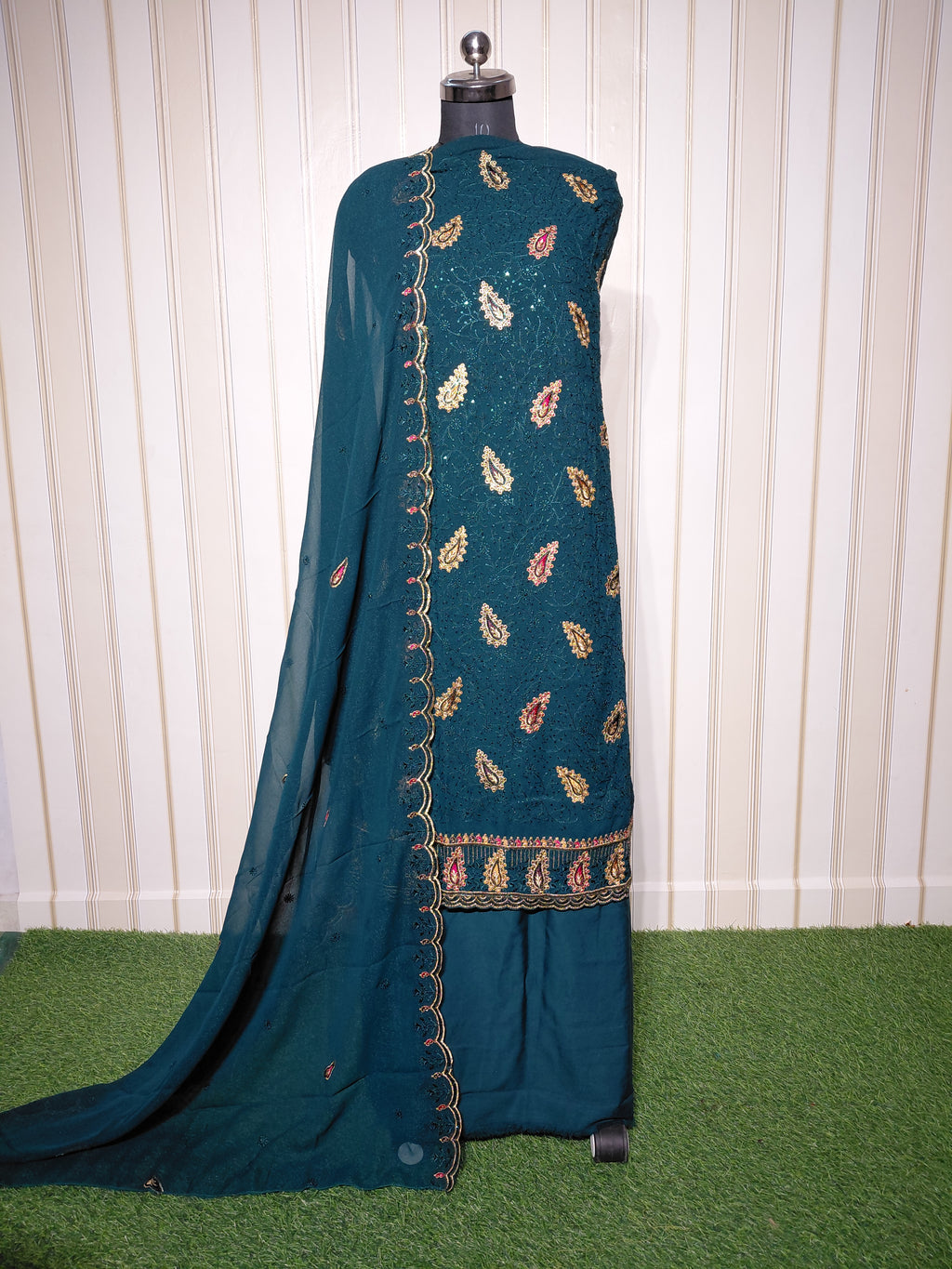 PREMIUM HEAVY STAR GEORGETTE WITH BYUTIFULL SEQUANCE WORK