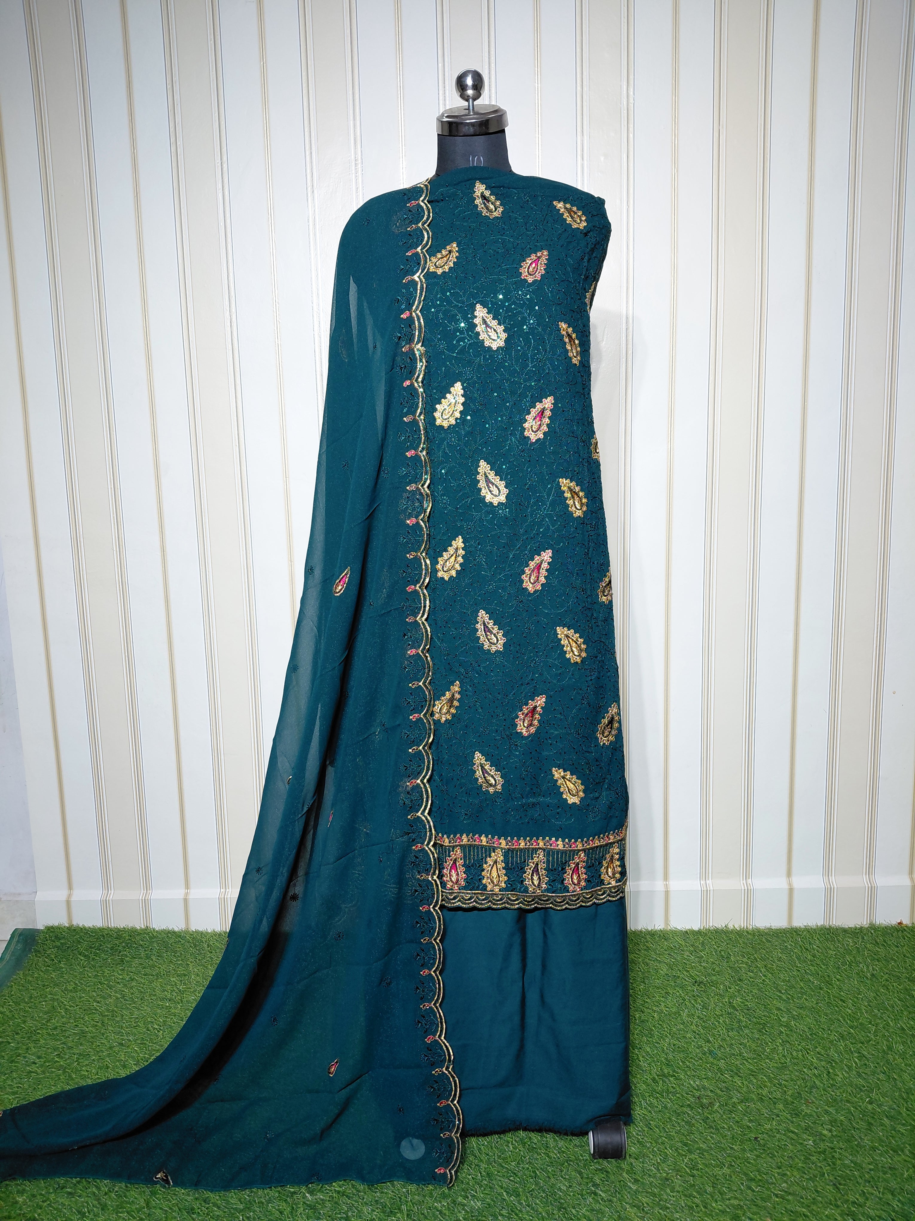 PREMIUM HEAVY STAR GEORGETTE WITH BYUTIFULL SEQUANCE WORK