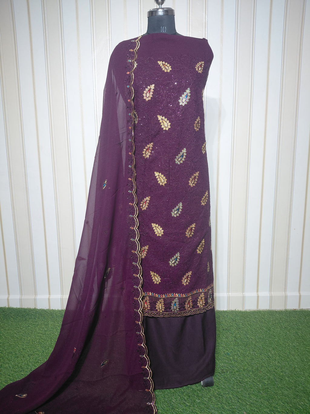 PREMIUM HEAVY STAR GEORGETTE WITH BYUTIFULL SEQUANCE WORK