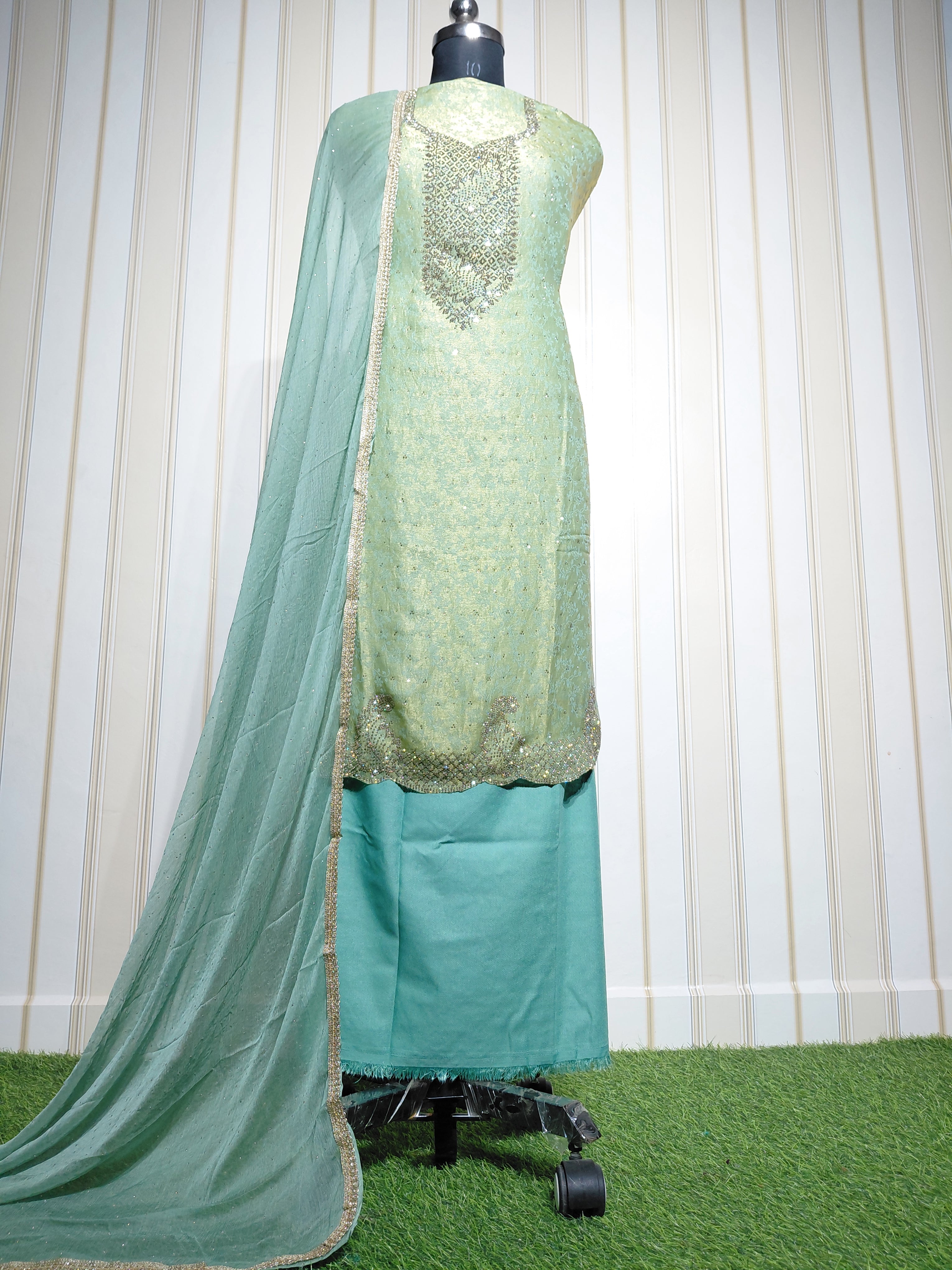 👑 ROYAL PREMIUM NC JACQUARD UNSTITCHED SUIT WITH BEAUTIFUL JARKAN WORK & DESIGNER LOOK
