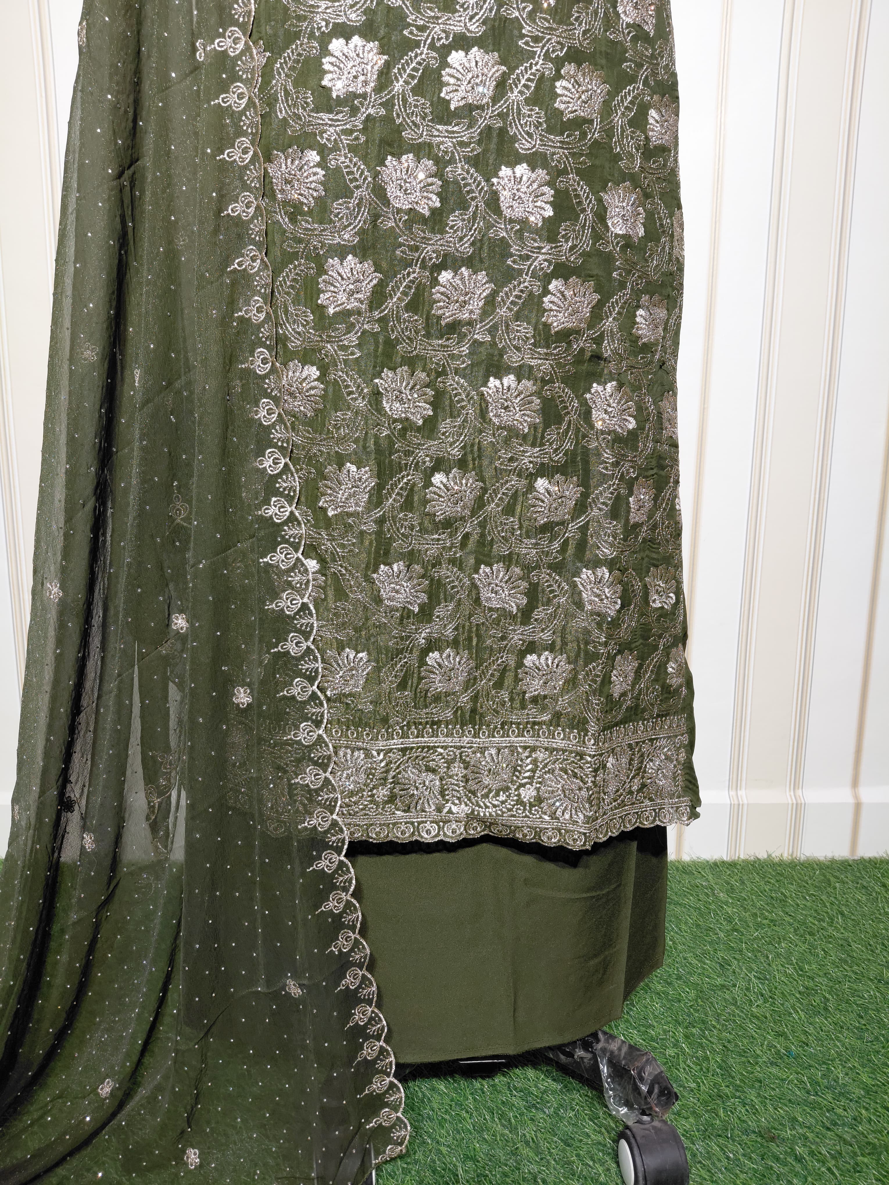 💎 PREMIUM CRUNCHY SILK UNSTITCHED SUIT WITH HEAVY EMBROIDERY WORK & DIAMOND WORK WITH INNER ✨