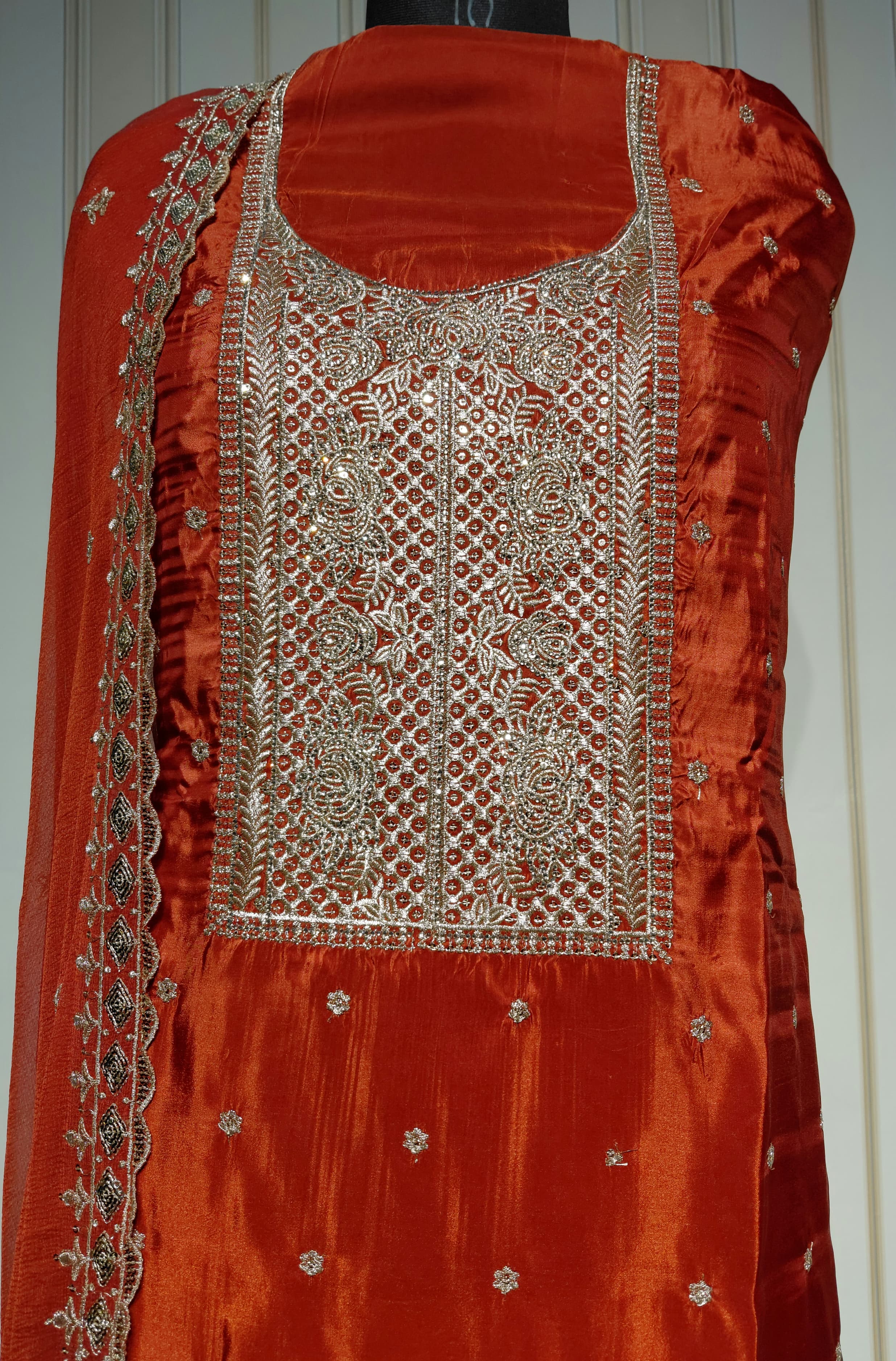 ROYAL PREMIUM GLASS ORGANZA UNSTICHED SUIT
