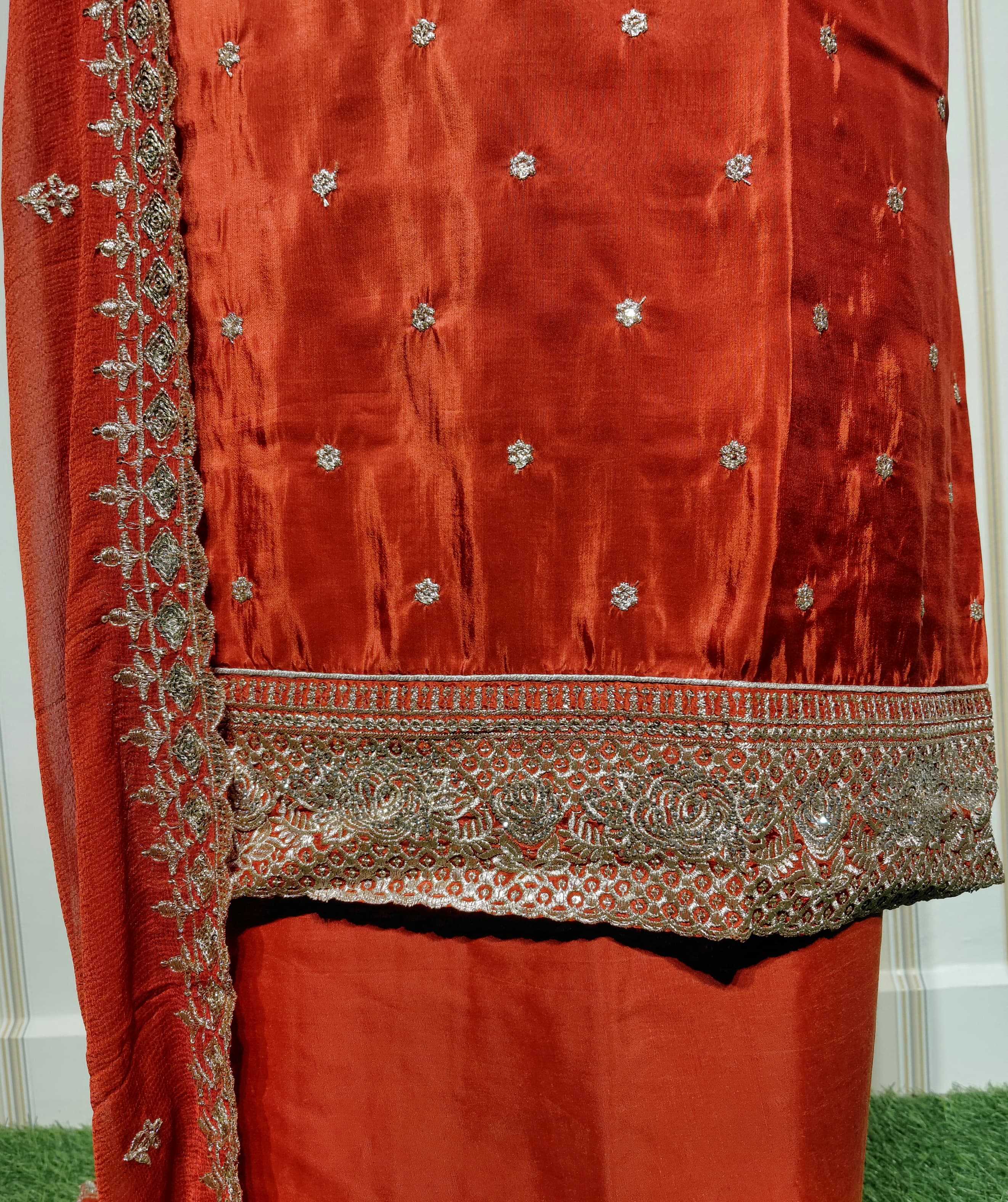 ROYAL PREMIUM GLASS ORGANZA UNSTICHED SUIT